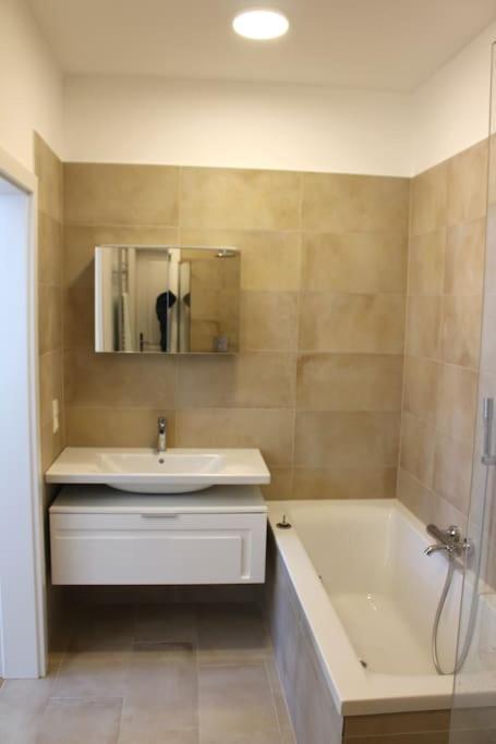 Paraderma Apartment Im Zentrum Baden Bei Wien Extérieur photo